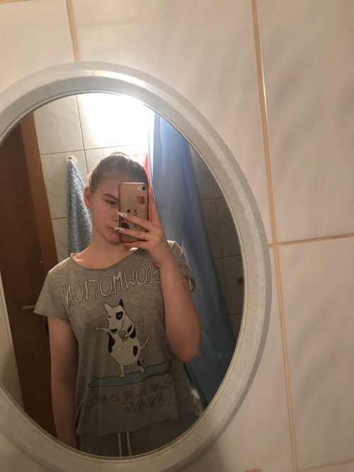 [Image: pic017.md.jpg]